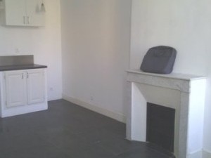 Location APPARTEMENT T2 - MARSEILLE 13005 - RUE AUGUSTE BLANQUI - APPARTEMENT RÉNOVÉ