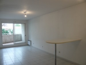 Location APPARTEMENT T2 - MARSEILLE 13008 - QUARTIER DU ROUET - STATIONNEMENT / CUISINE AMÉNAGÉE 