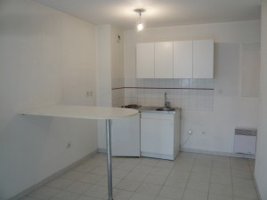 Location APPARTEMENT T2 - MARSEILLE 13008 - QUARTIER DU ROUET - STATIONNEMENT / CUISINE AMÉNAGÉE 