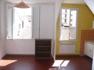 Location APPARTEMENT T2/3 - MARSEILLE 13007 - QUARTIER ST VICTOR   - Calme, lumineux ...