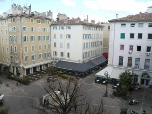Location APPARTEMENT T2 - MARSEILLE 13001 - PLACE THIARS / VIEUX PORT - MEUBLÉ, RÉNOVÉ, CUISINE ÉQUIPÉE