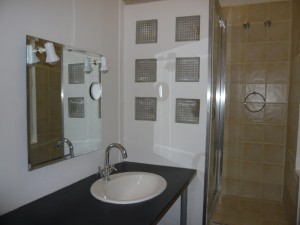 Location APPARTEMENT T2 - MARSEILLE 13007 - QUARTIER ST VICTOR   - CUISINE ÉQUIPÉE, CAVE