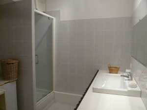 Location APPARTEMENT T2 - MARSEILLE 13007 - QUARTIER ST VICTOR   - CUISINE EQUIPÉE, MEUBLÉ