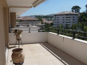 Location APPARTEMENT T4 - MARSEILLE 13013 - QUARTIER CROIX ROUGE - GARAGE, PARKING, CUISINE EQUIPEE, CLIMATISATION, TERRASSE