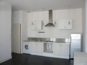 Location APPARTEMENT T2 - MARSEILLE 13005 - RUE AUGUSTE BLANQUI - APPARTEMENT RÉNOVÉ