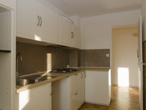 Location APPARTEMENT T2 - MARSEILLE 13007 - QUARTIER SAMATAN - CUISINE ÉQUIPÉE, RANGEMENTS ...
