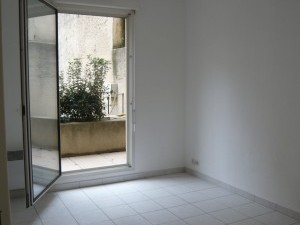 Location APPARTEMENT T2 - MARSEILLE 13005 - RUE DE LA LOUBIERE   - ASCENSEUR, TERRASSE, PARKING, CUISINE EQUIPÉE