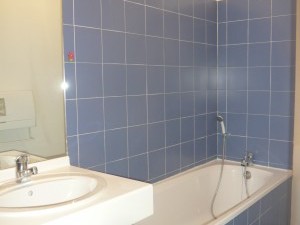 Location APPARTEMENT T2 - MARSEILLE 13005 - RUE DE LA LOUBIERE   - ASCENSEUR, TERRASSE, PARKING, CUISINE EQUIPÉE