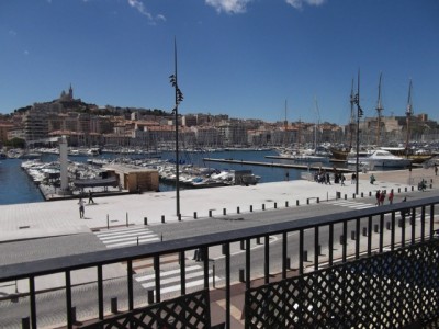 Location APPARTEMENT T4/5 Marseille 13002, Vieux port - Quai du port, Terrasse sud, vue port, chambre de bonne, grand salon ...