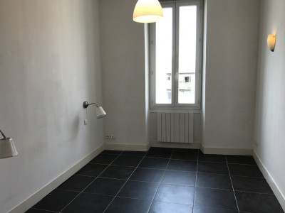 Location APPARTEMENT T2 - MARSEILLE 13005 - RUE AUGUSTE BLANQUI - APPARTEMENT RÉNOVÉ