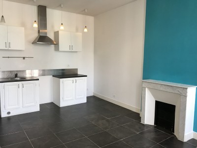 Location APPARTEMENT T2 - MARSEILLE 13005 - RUE AUGUSTE BLANQUI - APPARTEMENT RÉNOVÉ