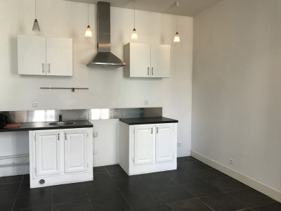 Location APPARTEMENT T2 - MARSEILLE 13005 - RUE AUGUSTE BLANQUI - APPARTEMENT RÉNOVÉ
