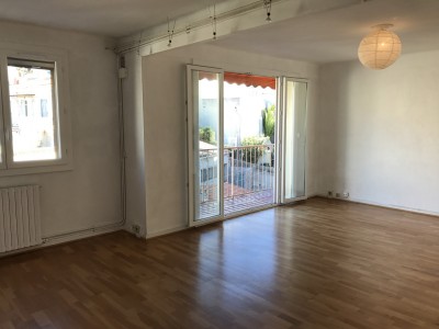 Location APPARTEMENT T3 - MARSEILLE 13007 - PROXIMITÉ VALLON DES AUFFES   - PARKING, BALCON, CUISINE AMÉNAGÉE 
