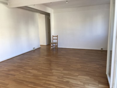 Location APPARTEMENT T3 - MARSEILLE 13007 - PROXIMITÉ VALLON DES AUFFES   - PARKING, BALCON, CUISINE AMÉNAGÉE 