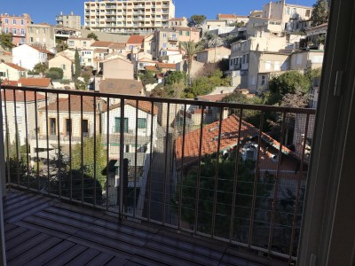 Location APPARTEMENT T3 - MARSEILLE 13007 - PROXIMITÉ VALLON DES AUFFES   - PARKING, BALCON, CUISINE AMÉNAGÉE 