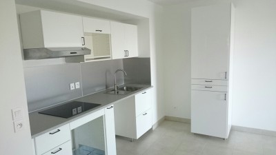 Location APPARTEMENT T3 - 13008 - Cantini / Rouet - Cuisine équipée, terrasse, vue dégagée, garage fermé ...