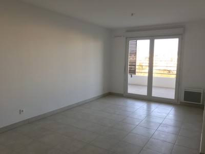 Location APPARTEMENT T3 - 13008 - Cantini / Rouet - Cuisine équipée, terrasse, vue dégagée, garage fermé ...