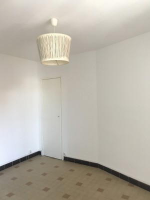 Location APPARTEMENT T4 - MARSEILLE 13007 - SAINT VICTOR 7E - BON ETAT