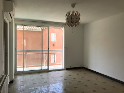 Location APPARTEMENT T4 - MARSEILLE 13007 - SAINT VICTOR 7E - BON ETAT