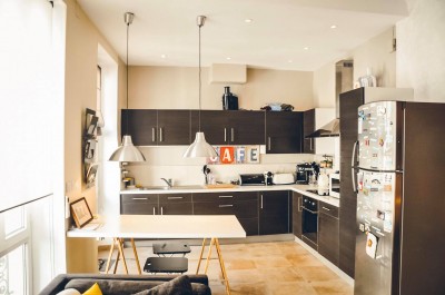 Location APPARTEMENT MEUBLÉ T3 -13007 - Rue d' Endoume / Saint Victor Meublé, traversant, climatisation 