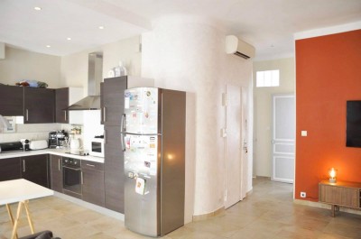 Location APPARTEMENT MEUBLÉ T3 -13007 - Rue d' Endoume / Saint Victor Meublé, traversant, climatisation 