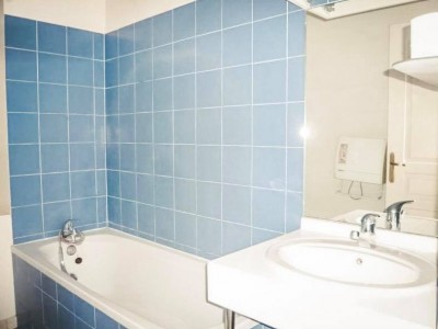 Location APPARTEMENT T2 - MARSEILLE 13005 - RÉSIDENCE LE MÉDICIS - BON ETAT, BALCON, ASCENSEUR, PARKING