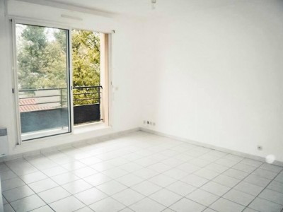 Location APPARTEMENT T2 - MARSEILLE 13005 - RÉSIDENCE LE MÉDICIS - BON ETAT, BALCON, ASCENSEUR, PARKING