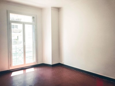 Location APPARTEMENT T2 - 13004 - Place Sébastopol / Avenue Fosh - Rénové, double vitrage, ascenseur ....