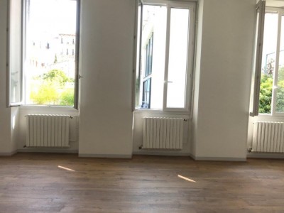 Location APPARTEMENT T4 ,13006 Marseille , traverse Gazzino , traversant, cuisine équipée, vue dégagée ...