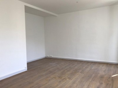 Location APPARTEMENT T4 ,13006 Marseille , traverse Gazzino , traversant, cuisine équipée, vue dégagée ...