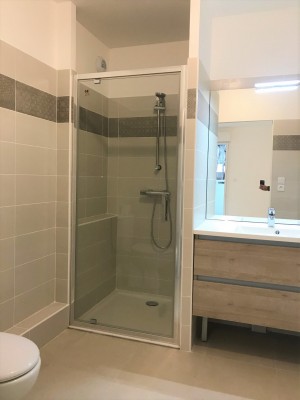 Location APPARTEMENT T2 , Marseille 13007 , Quartier St Victor , Neuf, balcon, ascenseur ....