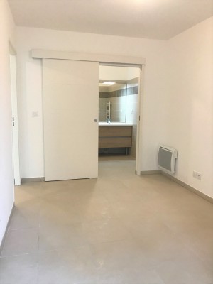 Location APPARTEMENT T2 , Marseille 13007 , Quartier St Victor , Neuf, balcon, ascenseur ....