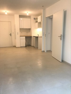 Location APPARTEMENT T2 , Marseille 13007 , Quartier St Victor , Neuf, balcon, ascenseur ....