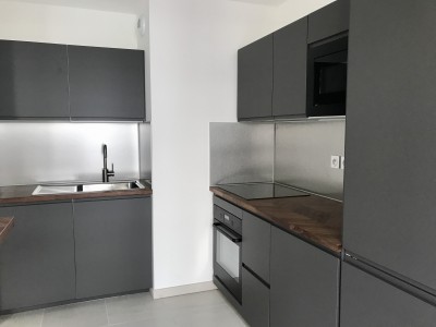 Location APPARTEMENT T2 , Marseille 13007 , Quartier St Victor , cuisine équipée, balcon, garage...