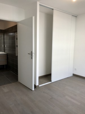 Location APPARTEMENT T2 , Marseille 13007 , Quartier St Victor , cuisine équipée, balcon, garage...