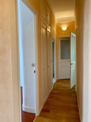 Location APPARTEMENT T3 - Marseille 13006 - Baille / Castellane - Cuisine équipée, tomettes, parquet, climatisation, double vitrage ...