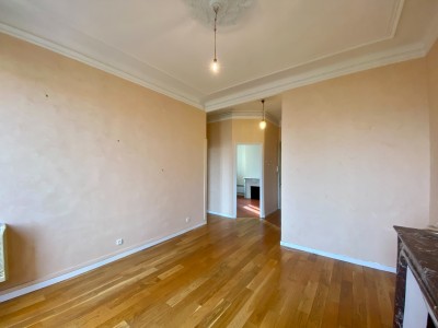 Location APPARTEMENT T3 - Marseille 13006 - Baille / Castellane - Cuisine équipée, tomettes, parquet, climatisation, double vitrage ...