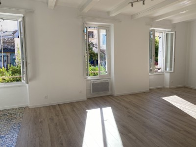 Location APPARTEMENT T3 , Marseille 13007 , Quartier Bompard, rue Nicolaïs , Traversant , lumineux, cuisine équipée ...