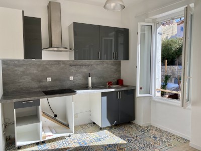 Location APPARTEMENT T3 , Marseille 13007 , Quartier Bompard, rue Nicolaïs , Traversant , lumineux, cuisine équipée ...
