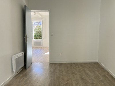Location APPARTEMENT T3 , Marseille 13007 , Quartier Bompard, rue Nicolaïs , Traversant , lumineux, cuisine équipée ...
