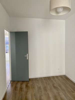Location APPARTEMENT T3 , Marseille 13007 , Quartier Bompard, rue Nicolaïs , Traversant , lumineux, cuisine équipée ...