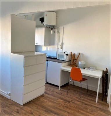 Location STUDIO T1 RUE FARGES 13008 - MARSEILLE 08 , Entre Paradis et Prado , Meublé