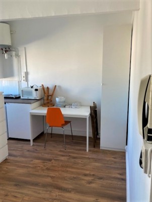 Location STUDIO T1 RUE FARGES 13008 - MARSEILLE 08 , Entre Paradis et Prado , Meublé