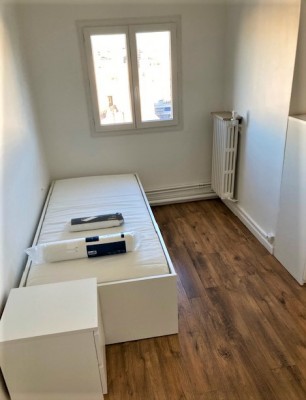 Location STUDIO T1 RUE FARGES 13008 - MARSEILLE 08 , Entre Paradis et Prado , Meublé