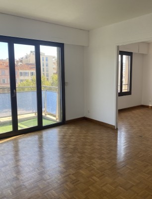 Location APPARTEMENT T3 13007 - MARSEILLE 07 , Quartier Saint Victor
