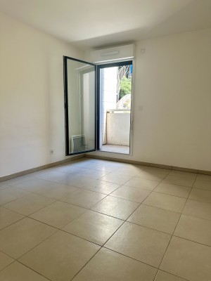 Location APPARTEMENT T2 13007 - MARSEILLE 07 , Quartier Saint Victor , Terrasse, garage ...