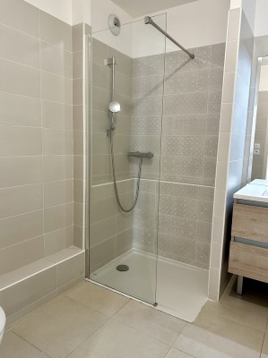 Location APPARTEMENT T2 13007 - MARSEILLE 07 , Quartier Saint Victor , Terrasse, garage ...