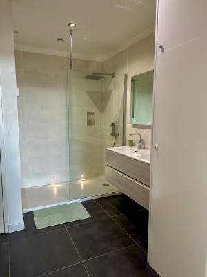 Location APPARTEMENT MEUBLÉ T3 , Marseille 13007 , quartier : Endoume , meublé, cuisine équipée, climatisation ...