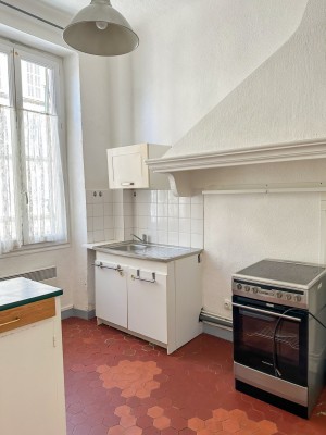 Location APPARTEMENT T2 , 13006 Marseille ,CASTELLANE , cuisine séparée, rangements, proches des commodités ...