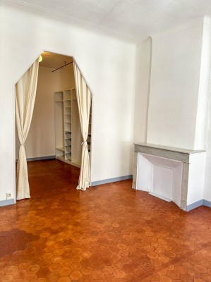 Location APPARTEMENT T2 , 13006 Marseille ,CASTELLANE , cuisine séparée, rangements, proches des commodités ...